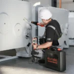 Badanie powłoki zbiornika detektorem Elcometer 266